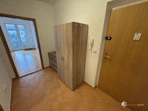 Pronájem bytu 1+kk, Praha - Strašnice, Názovská, 38 m2