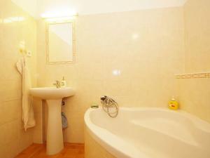 Pronájem bytu 2+1, Praha, Krátká, 62 m2