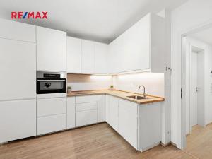 Pronájem bytu 1+kk, Praha - Hloubětín, Poděbradská, 37 m2