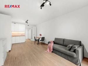 Pronájem bytu 1+kk, Praha - Hloubětín, Poděbradská, 37 m2