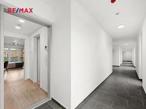 Pronájem bytu 1+kk, Praha - Hloubětín, Poděbradská, 37 m2