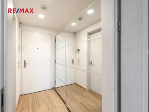 Pronájem bytu 1+kk, Praha - Hloubětín, Poděbradská, 37 m2