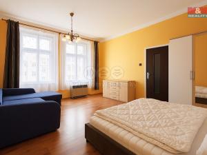Pronájem bytu 1+1, Karlovy Vary, Zeyerova, 30 m2