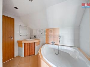 Prodej rodinného domu, Borová, 370 m2