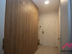 Pronájem bytu 1+kk, Praha - Karlín, Sokolovská, 35 m2