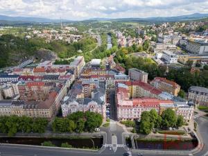 Pronájem bytu 1+kk, Karlovy Vary, nábřeží Jana Palacha, 20 m2