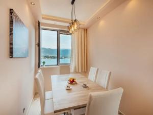 Prodej bytu 3+kk, Tivat, Černá Hora, 64 m2