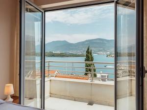 Prodej bytu 3+kk, Tivat, Černá Hora, 64 m2