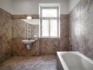 Pronájem bytu 3+kk, Praha - Holešovice, Komunardů, 80 m2