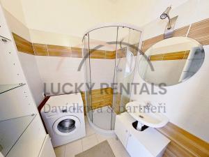 Pronájem bytu 1+1, Praha - Karlín, Sokolovská, 38 m2
