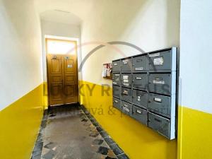 Pronájem bytu 1+1, Praha - Karlín, Sokolovská, 38 m2
