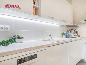 Prodej bytu 2+kk, Praha - Hlubočepy, Silurská, 51 m2