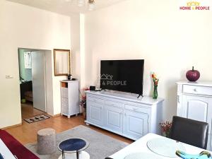 Prodej bytu 3+1, Karlovy Vary, Chebská, 69 m2