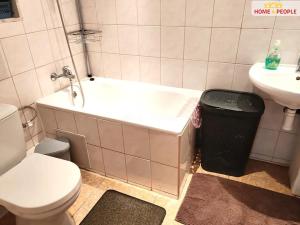 Prodej bytu 3+1, Karlovy Vary, Chebská, 69 m2