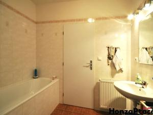 Prodej bytu 2+kk, Praha - Letňany, Zlonická, 50 m2