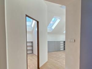 Pronájem bytu 3+1, Praha - Nové Město, Na výtoni, 86 m2