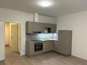 Pronájem bytu 1+kk, Praha - Košíře, Starokošířská, 29 m2