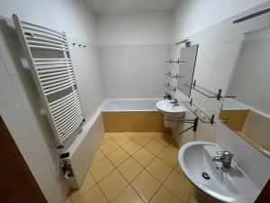 Pronájem bytu 3+kk, Praha - Hostivař, Vladycká, 193 m2