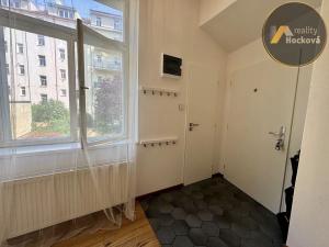 Pronájem bytu 4+kk, Praha - Vršovice, Charkovská, 74 m2