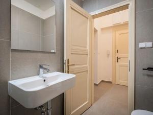 Pronájem bytu 2+kk, Praha - Nové Město, Lípová, 44 m2