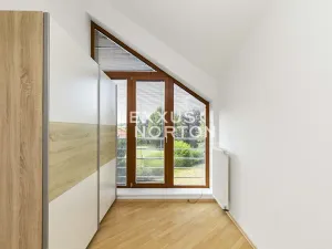 Pronájem rodinného domu, Jesenice, Rorýsová, 260 m2