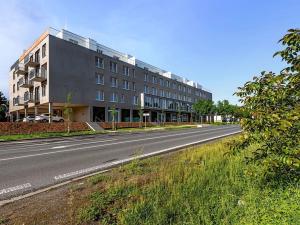 Prodej obchodního prostoru, Praha - Hostavice, Českobrodská, 100 m2