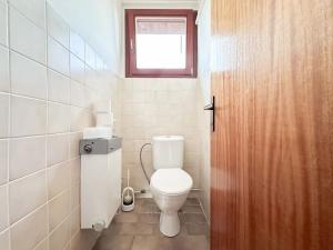 Pronájem bytu 3+1, Praha - Dejvice, Na Šťáhlavce, 70 m2