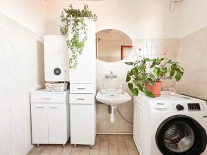 Pronájem bytu 3+1, Praha - Dejvice, Na Šťáhlavce, 70 m2