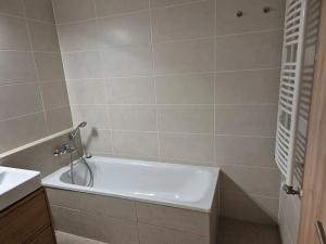 Pronájem bytu 2+kk, Praha - Hlubočepy, náměstí Olgy Scheinpflugové, 50 m2
