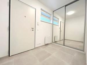 Pronájem bytu 1+kk, Praha - Horní Měcholupy, Milánská, 37 m2