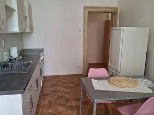 Pronájem bytu 2+1, Praha - Nové Město, Bolzanova, 75 m2