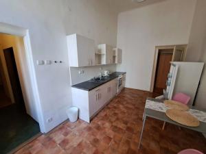 Pronájem bytu 2+1, Praha - Nové Město, Bolzanova, 75 m2