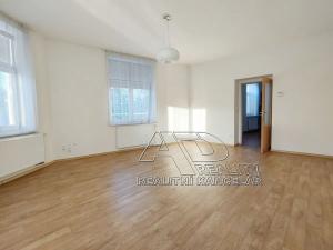 Pronájem bytu 2+1, České Budějovice, 75 m2