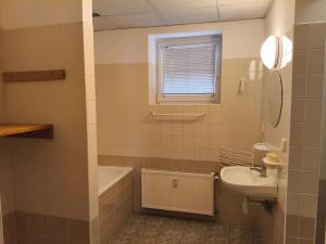 Pronájem bytu 2+kk, Karlovy Vary, 47 m2