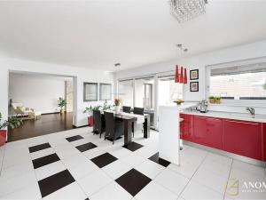 Prodej rodinného domu, Praha - Dolní Počernice, Bakurinova, 395 m2
