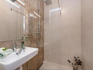Prodej bytu 3+kk, Praha - Malešice, Počernická, 57 m2