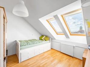 Pronájem bytu 4+kk, Praha - Prosek, U proseckého kostela, 93 m2