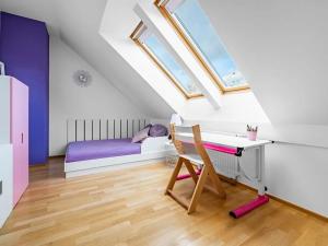 Pronájem bytu 4+kk, Praha - Prosek, U proseckého kostela, 93 m2