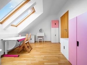 Pronájem bytu 4+kk, Praha - Prosek, U proseckého kostela, 93 m2