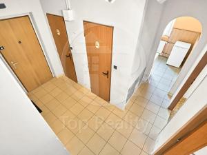 Prodej bytu 3+1, Ostrov, Kollárova, 71 m2