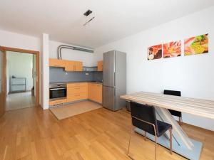 Pronájem bytu 2+1, Praha - Kobylisy, U třešňovky, 74 m2