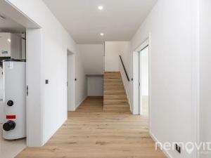 Prodej vily, Praha - Dolní Počernice, V padolině, 280 m2