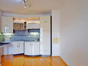 Pronájem bytu 1+kk, Praha - Kunratice, Velké Kunratické, 39 m2