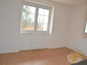 Pronájem bytu 2+kk, Praha - Kyje, Blatská, 34 m2
