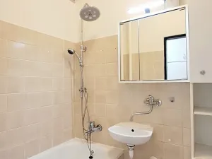 Pronájem bytu 2+kk, Praha - Žižkov, Hartigova, 36 m2