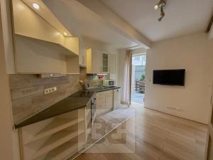 Pronájem bytu 1+kk, Praha - Holešovice, U smaltovny, 28 m2