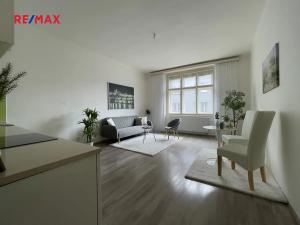 Pronájem bytu 2+kk, Praha - Holešovice, Farského, 51 m2
