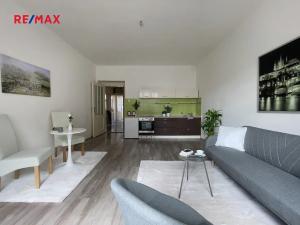 Pronájem bytu 2+kk, Praha - Holešovice, Farského, 51 m2