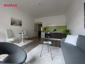 Pronájem bytu 2+kk, Praha - Holešovice, Farského, 51 m2
