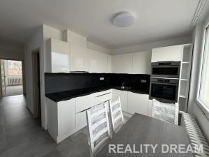Pronájem bytu 2+1, Liberec, nám. Tržní, 71 m2